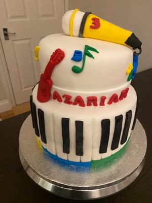 Musical theme personalised cake